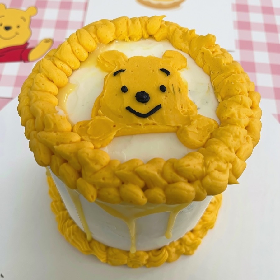 Sweet Snackerie — Winnie the Pooh honey drip cake